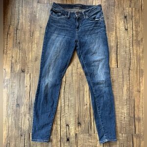 Lucky Brand low rise skinny Lolita jeans. Size 6/28.